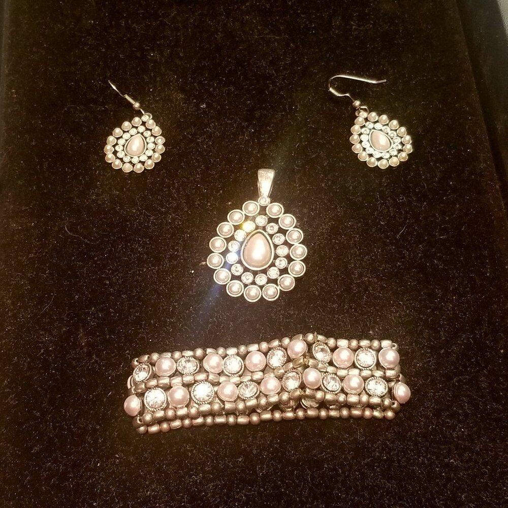Vintage Premier Designs Pearl and Rhinestone Pendant, Earing and Bracelet Set